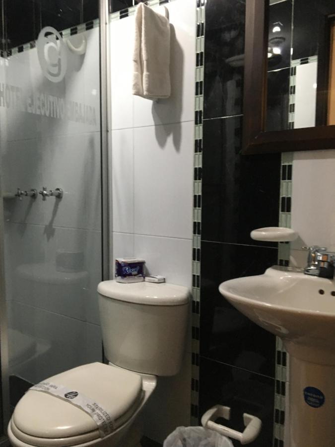 בוגוטה Hotel Ejecutivo Embajada מראה חיצוני תמונה