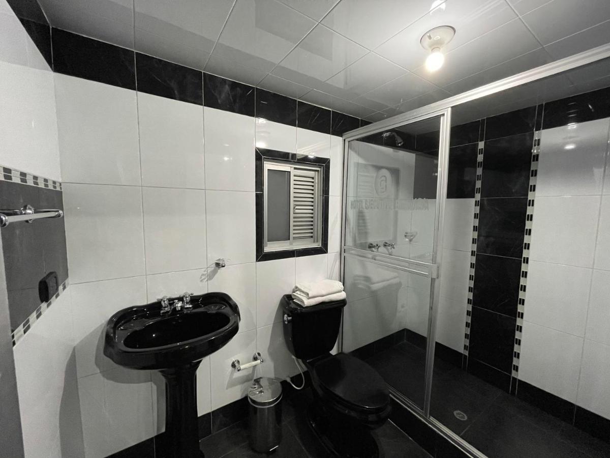 בוגוטה Hotel Ejecutivo Embajada מראה חיצוני תמונה